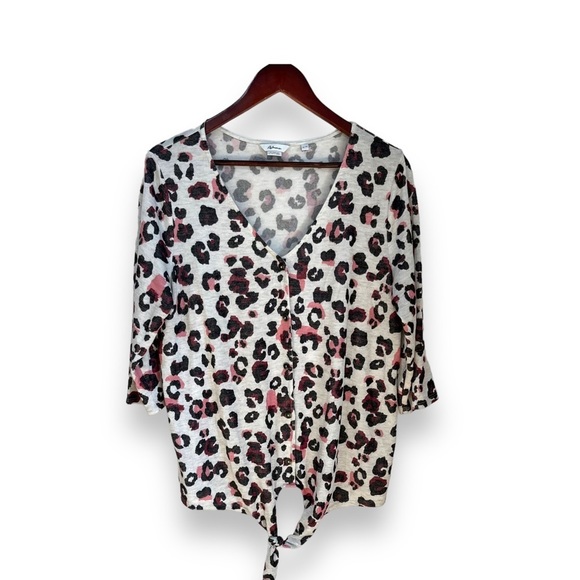 Reitmans Tops - Reitmans 3/4 sleeve v neck button up with tie at bottom of waist size XL